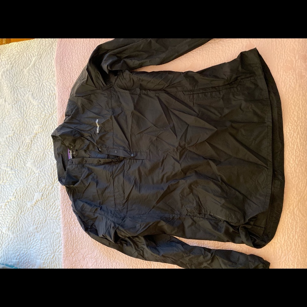 Patagonia wind breaker pullover